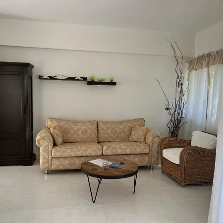 Lotus Apartment *